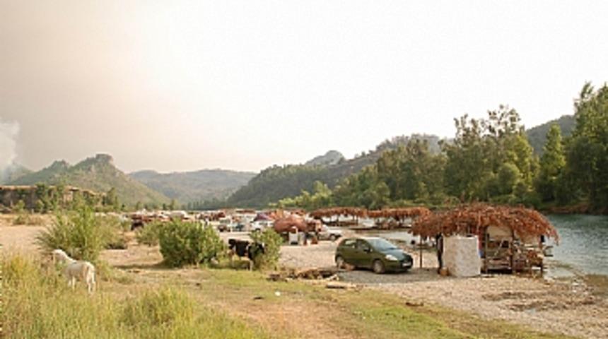 Manavgat'taki yangın 4 ayrı noktada devam ediyor