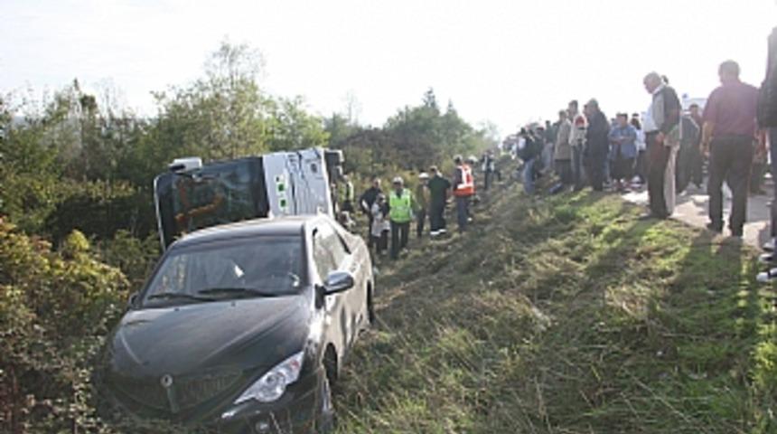 TEM Otoyolunda kaza: 12 yaralı