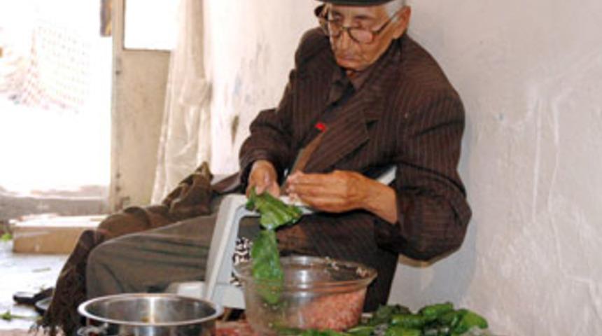 48 yıldır erkek gibi yaşıyor