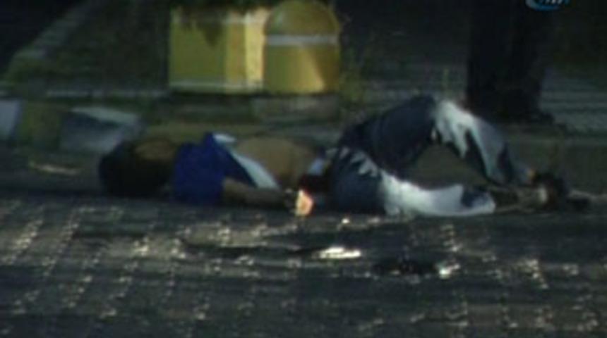 Kadık&ouml;y'de sokak ortasında kurşunlama: 2 &ouml;l&uuml;