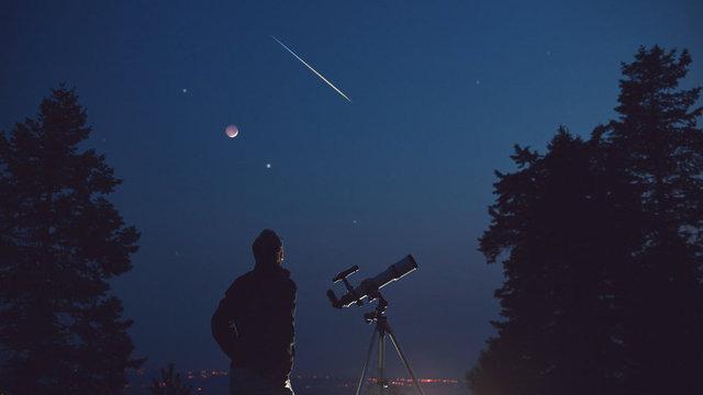 Perseid meteor yağmuru başladı mı, meteor yağmuru nasıl olur? Perseid meteor yağmuru nereden izlenir? Gökyüzüne bakmayı unutmayın!