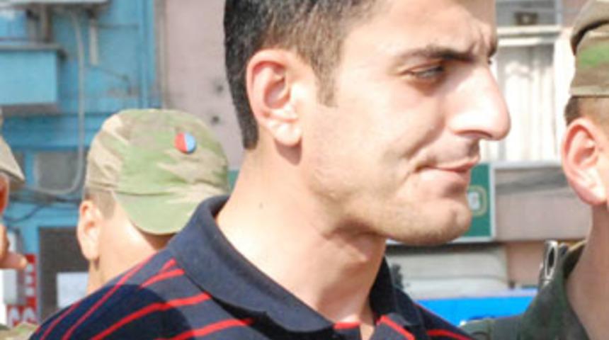 Evden ka&ccedil;an yengesini &ouml;ld&uuml;rd&uuml;