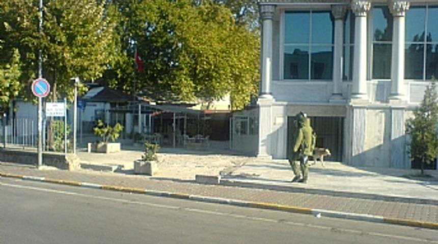 Kadık&ouml;y'de saatli bomba paniği