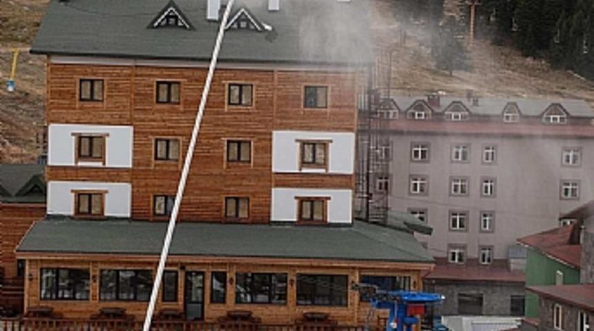 Uludağ'a bayramda suni kar  
