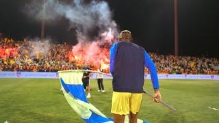 Talisca neye uğradığını şaşırdı! Sahanın ortasına bayrak dikmek isterken yumruk gelince...