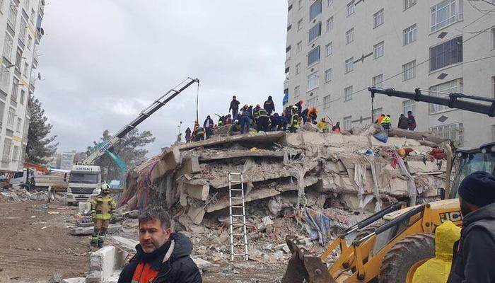 Depremde 137 kişiye mezar olan apartmanın yürek sızlatan raporu!