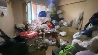 Evden tonlarca çöp çıktı! Akli dengesi yerinde olmadığı öne sürülen kadının evi görenler şok yaşadı