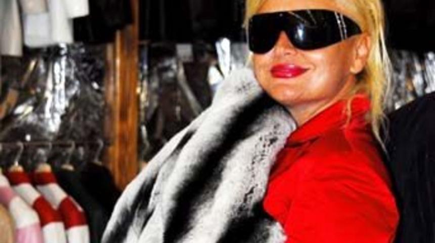 Banu Alkan kıyafetlerinden m&uuml;ze kuracak