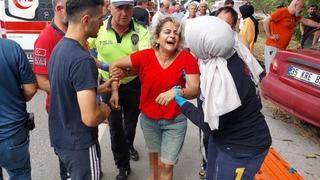 Feci kazada eşini ve kayınvalidesini kaybetti! Kadın sürücünün feryatları yürekleri dağladı