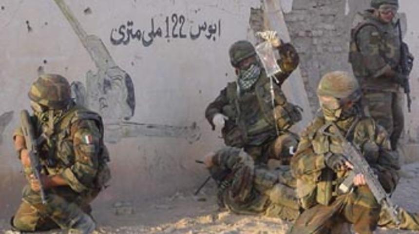 Taliban NATO &uuml;ss&uuml;ne saldırdı