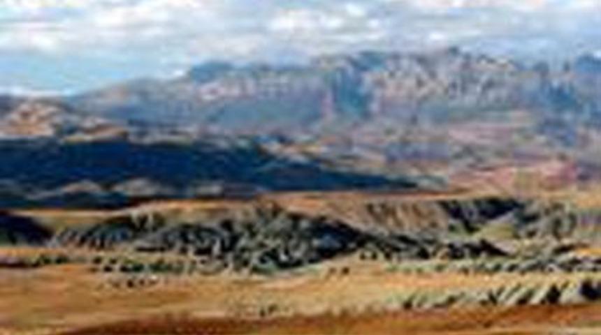 İran, Irak'ın kuzeyindeki k&ouml;yleri topa tuttu