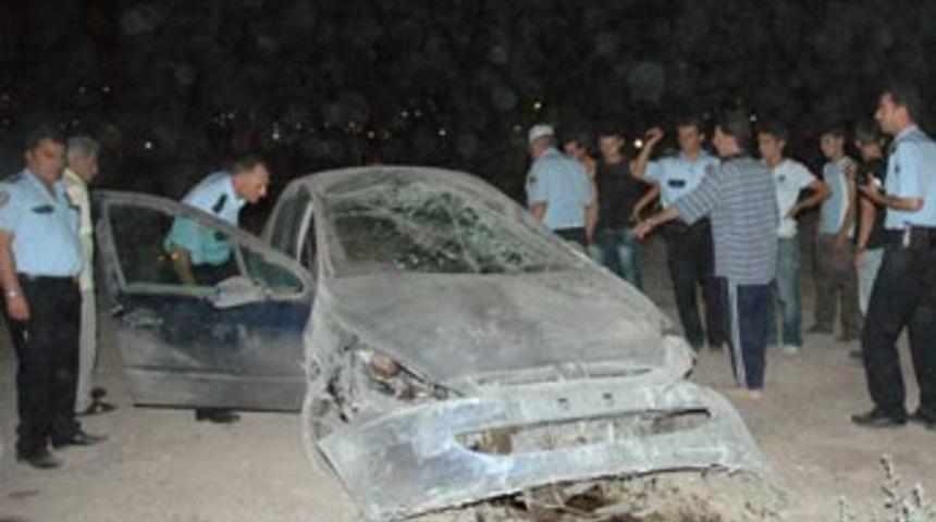 Aşırı hız yapan otomobil metrelerce takla attı