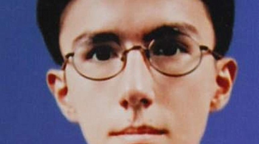 Denizde kaybolan oğlunu arıyor