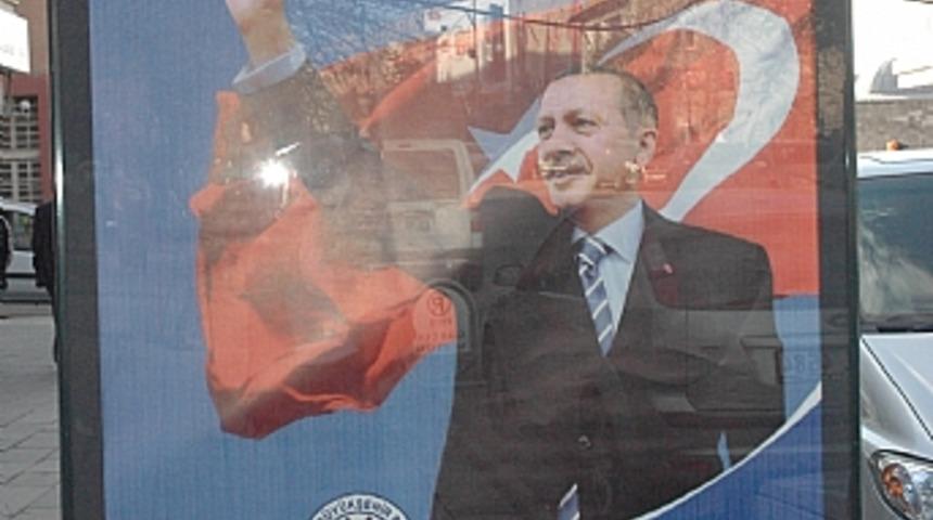 Erzurum'da Başbakan'a bilboardlu karşılama
