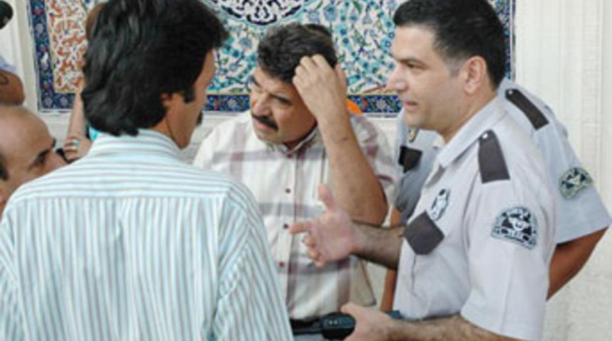 G&uuml;venlik g&ouml;revlileri gazetecileri b&ouml;yle d&ouml;vd&uuml;