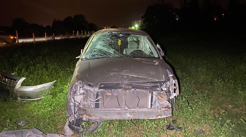 Düzce'de bir otomobil şarampole devrildi