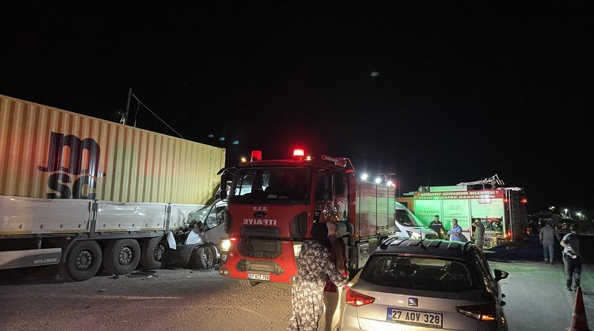 Gaziantep'teki trafik kazasında 1 kişi hayatını kaybetti, 7 kişi yaralandı