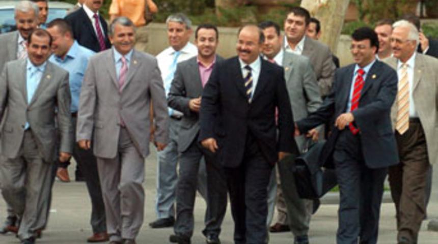 Yeni h&uuml;k&uuml;met leyleği havada g&ouml;rd&uuml;