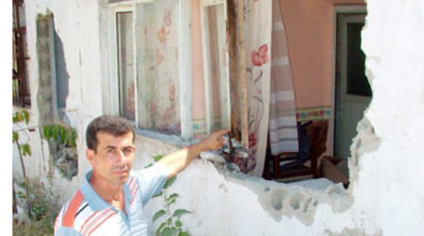 Belediye, kiracısının evini başına yıktı