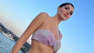 Hande Erçel'in tatil pozlarına ayakkabıları damga vurdu! Fiyatı dudak uçuklattı