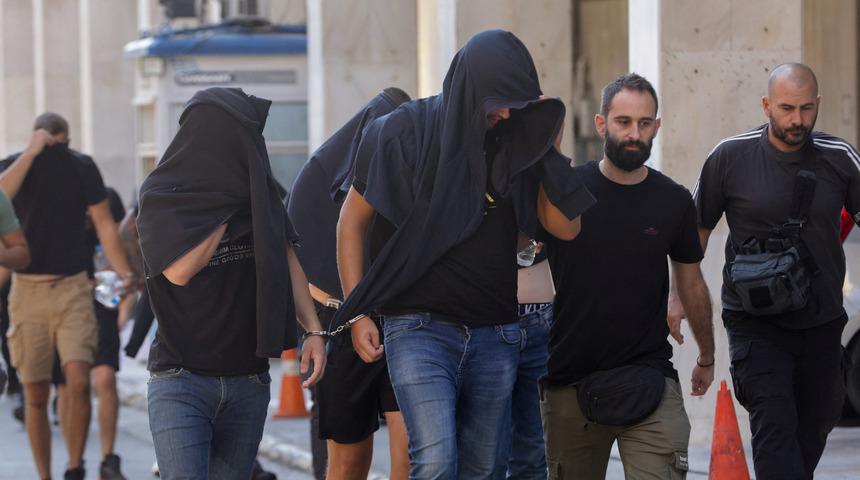 Taraftarların atışması, meydan muharebesine dönmüştü! 1 kişinin hayatını kaybettiği kavgada 105 tutuklama kararı...