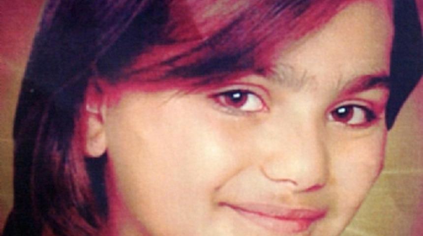 K&uuml;&ccedil;&uuml;k kızın cesedi &ccedil;&ouml;pl&uuml;kte bulundu