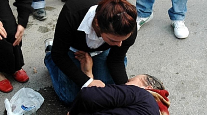 Dolmuştan d&uuml;şen kadın hastanelik oldu