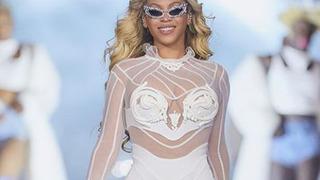 Beyonce'ye bir bakan bir daha baktı! Herkes çıplak sandı