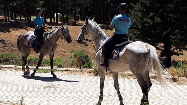 Akdağ Tabiat Parkı’nda atlı jandarma timleri göreve başladı