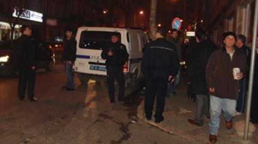 İEM'nin arka sokağında patlama