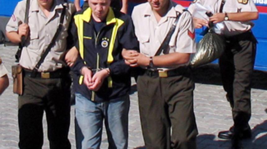 Cinnet ge&ccedil;irdi, annesi yerine babasını &ouml;ld&uuml;rd&uuml;