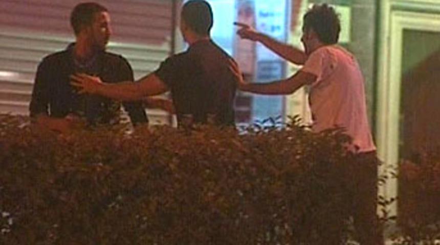 Yol ortasında kavga trafiği fel&ccedil; etti