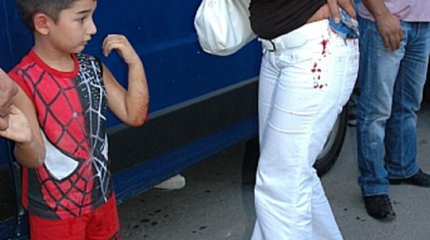 &Ccedil;ocuğuyla silahlı saldırının ortasında kaldı