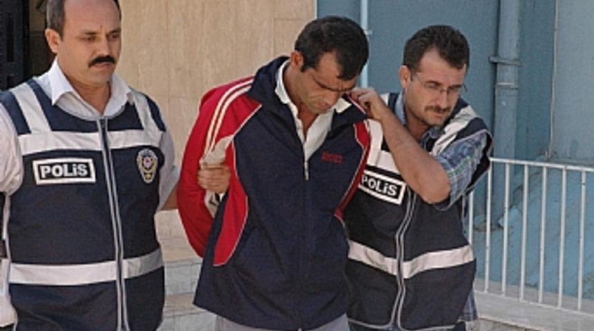 G&ouml;md&uuml;kleri &ccedil;alıntı malları &ccedil;ıkarırken yakalandılar