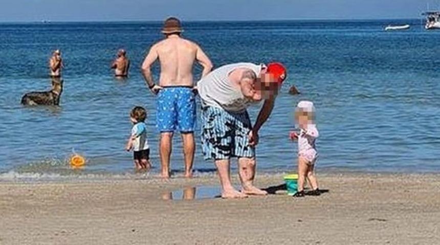 Aile fotoğrafındaki ayrıntı sosyal medyada çok konuşuldu! Arka plandaki detaya kimse anlam veremedi