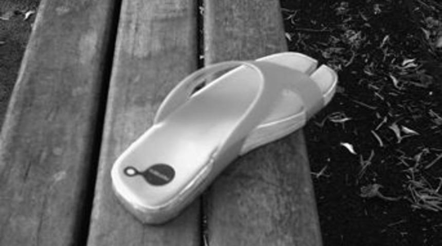 Terliğin peşinden &ouml;l&uuml;me gitti