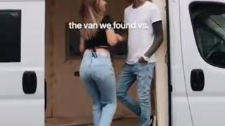 Evlerinden taşındılar ve kendi tasarladıkları minibüste yaşıyorlar! “Şimdi dünyayı dolaşıyoruz”