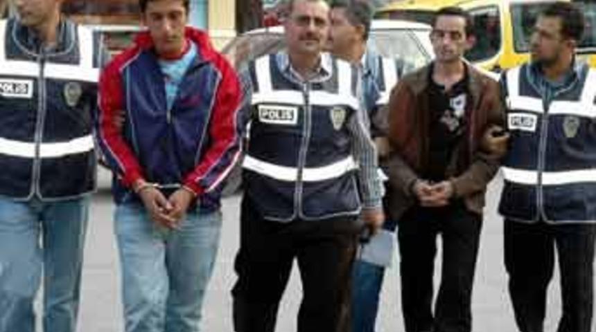 Liseli kıza tecavüze yeltenen 3 kişi yakalandı