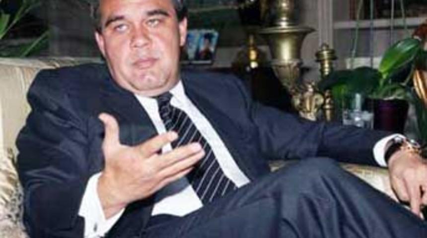 Demirören söylediklerini unutuyor!