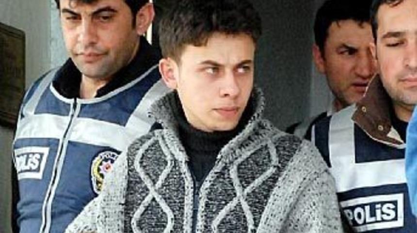 Babasını bı&ccedil;aklayarak &ouml;ld&uuml;rd&uuml;