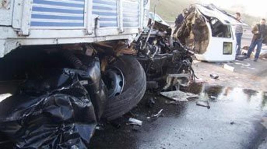 &Ouml;ğrenci servisi kaza yaptı: 18 yaralı