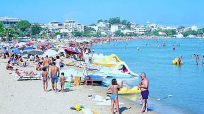 Alanya'da turistlere sokakta mayo yasağı &ouml;nerisi