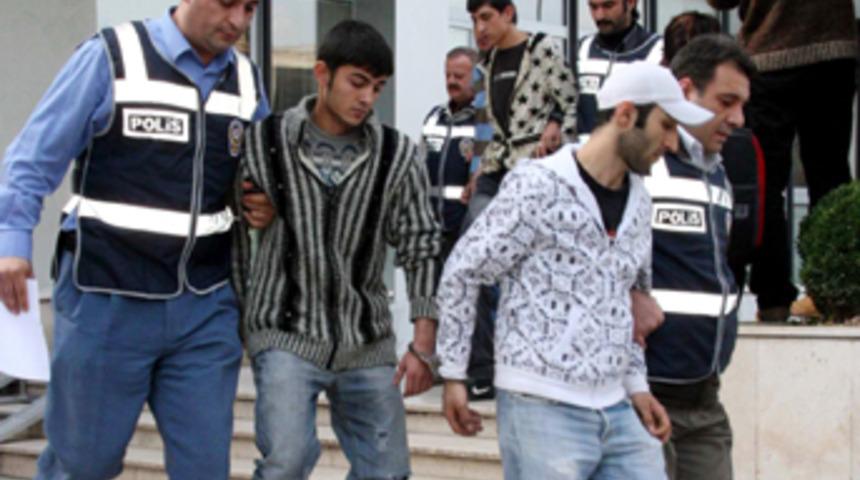 Ter&ouml;r protestosunda yağma yaptılar