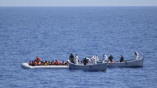 Tunus açıklarında göçmen teknesi alabora oldu! 5 ölü, 7 kayıp