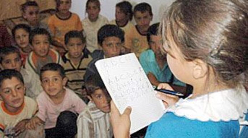 8 yaşında hem &ouml;ğretmen, hem &ouml;ğrenci