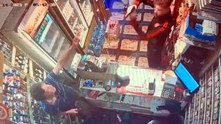 Tekel bayisinde silahlı saldırı! Kurşun yağdırdılar: 3 yaralı  