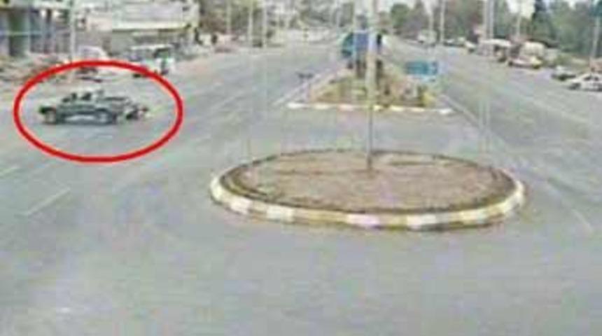 Motosiklet kazası kameraya takıldı