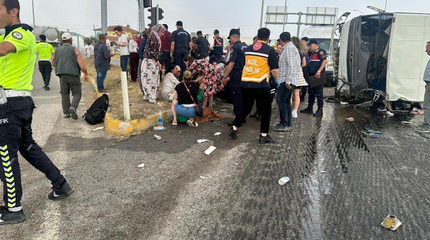 Afyonkarahisar'da feci kaza! 33 kişi yaralandı