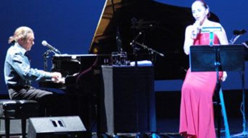 Sertab Erener ve Fahir Atakoğlu aynı sahnede