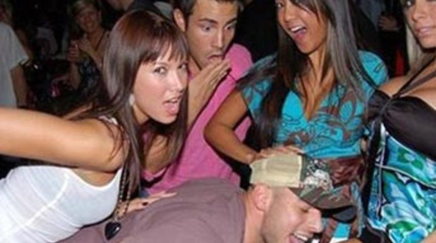 Clooney'nin sevgilisinden skandal fotoğraflar